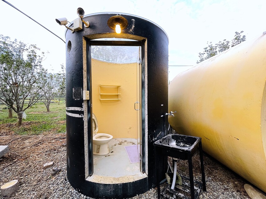 【茶二指故事館】南投名間熱門景點！巨型珍奶超好拍！買茶葉免費住「春秋茶事x彩虹水管屋」，獨家「白鷺紅茶拉麵」必吃！