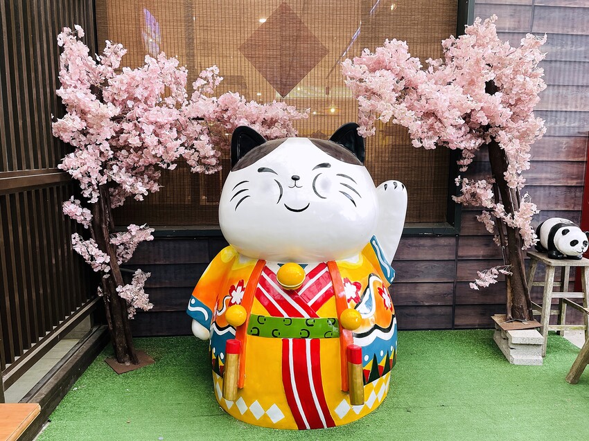 【茶二指故事館】南投名間熱門景點！巨型珍奶超好拍！買茶葉免費住「春秋茶事x彩虹水管屋」，獨家「白鷺紅茶拉麵」必吃！