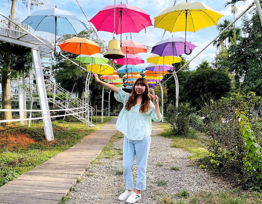 【茶二指故事館】南投名間熱門景點！巨型珍奶超好拍！買茶葉免費住「春秋茶事x彩虹水管屋」，獨家「白鷺紅茶拉麵」必吃！