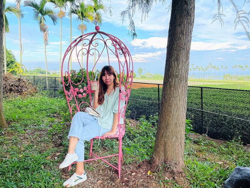 【茶二指故事館】南投名間熱門景點！巨型珍奶超好拍！買茶葉免費住「春秋茶事x彩虹水管屋」，獨家「白鷺紅茶拉麵」必吃！