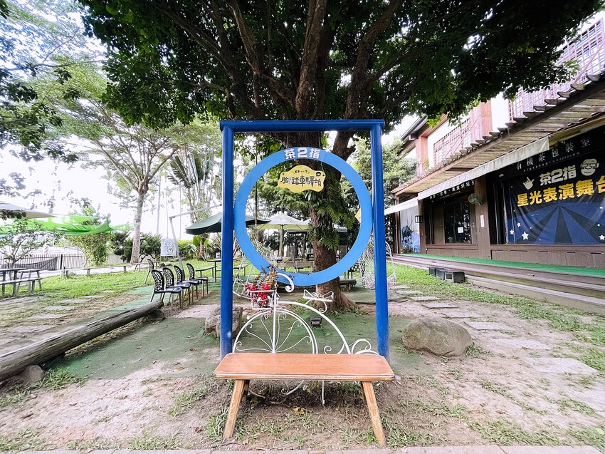 【茶二指故事館】南投名間熱門景點！巨型珍奶超好拍！買茶葉免費住「春秋茶事x彩虹水管屋」，獨家「白鷺紅茶拉麵」必吃！