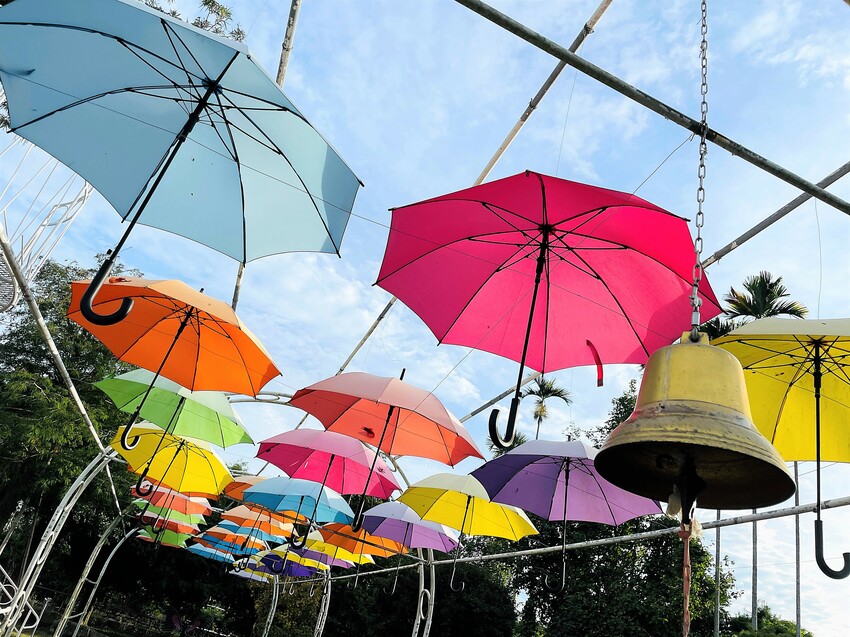 【茶二指故事館】南投名間熱門景點！巨型珍奶超好拍！買茶葉免費住「春秋茶事x彩虹水管屋」，獨家「白鷺紅茶拉麵」必吃！