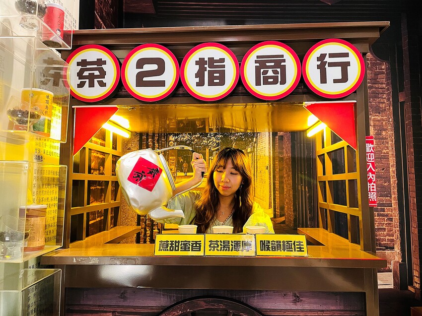 【茶二指故事館】南投名間熱門景點！巨型珍奶超好拍！買茶葉免費住「春秋茶事x彩虹水管屋」，獨家「白鷺紅茶拉麵」必吃！