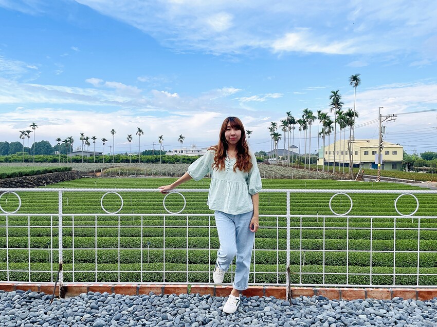 【茶二指故事館】南投名間熱門景點！巨型珍奶超好拍！買茶葉免費住「春秋茶事x彩虹水管屋」，獨家「白鷺紅茶拉麵」必吃！