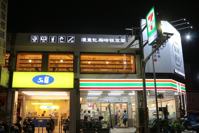 台南保國衛民漫畫包廂 (36).JPG