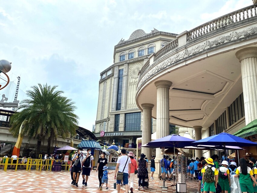 義大遊樂世界：南臺灣最值得一去的樂園~來去高雄港都搭摩天輪! /最新優惠看文內 - 進食的巨鼠