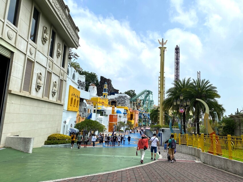 義大遊樂世界：南臺灣最值得一去的樂園~來去高雄港都搭摩天輪! /最新優惠看文內 - 進食的巨鼠