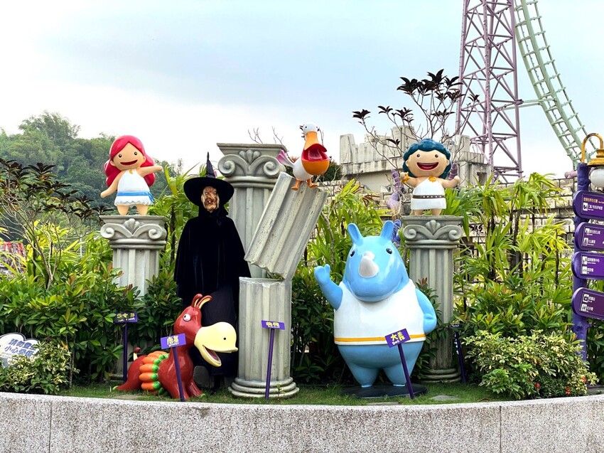 義大遊樂世界：南臺灣最值得一去的樂園~來去高雄港都搭摩天輪! /最新優惠看文內 - 進食的巨鼠