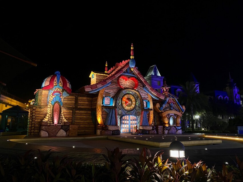 義大遊樂世界：南臺灣最值得一去的樂園~來去高雄港都搭摩天輪! /最新優惠看文內 - 進食的巨鼠