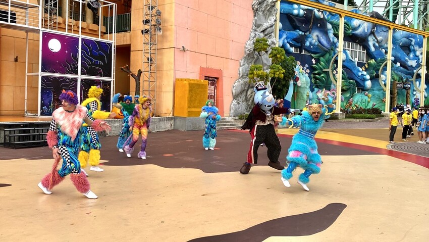 義大遊樂世界：南臺灣最值得一去的樂園~來去高雄港都搭摩天輪! /最新優惠看文內 - 進食的巨鼠