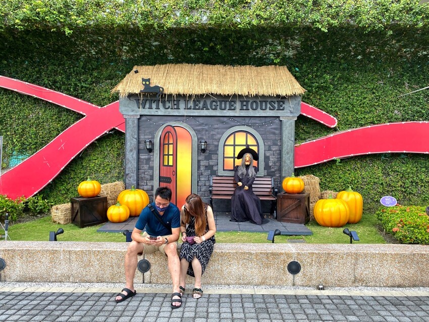 義大遊樂世界：南臺灣最值得一去的樂園~來去高雄港都搭摩天輪! /最新優惠看文內 - 進食的巨鼠