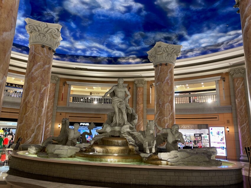 義大遊樂世界：南臺灣最值得一去的樂園~來去高雄港都搭摩天輪! /最新優惠看文內 - 進食的巨鼠