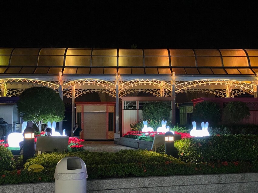 義大遊樂世界：南臺灣最值得一去的樂園~來去高雄港都搭摩天輪! /最新優惠看文內 - 進食的巨鼠