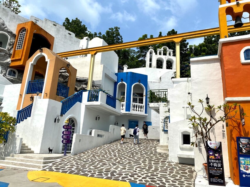 義大遊樂世界：南臺灣最值得一去的樂園~來去高雄港都搭摩天輪! /最新優惠看文內 - 進食的巨鼠