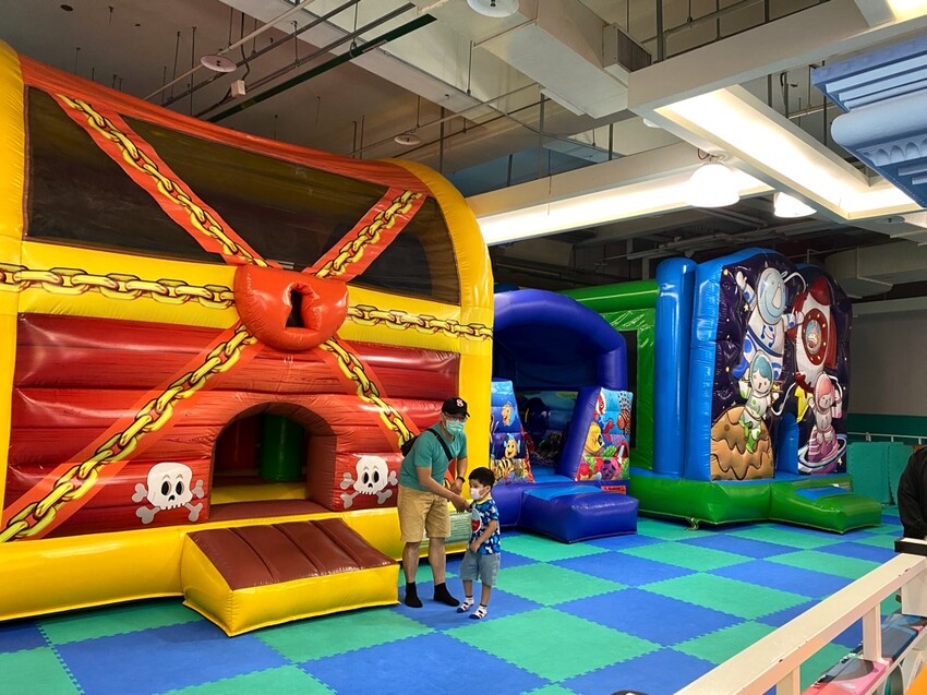 義大遊樂世界：南臺灣最值得一去的樂園~來去高雄港都搭摩天輪! /最新優惠看文內 - 進食的巨鼠