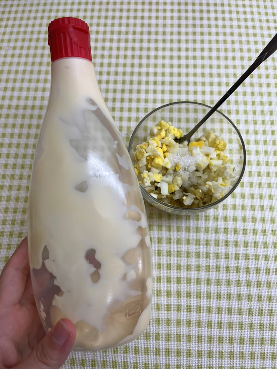 地瓜薯條沾醬，地瓜薯條配上塔塔醬超級好吃！推薦擁有扎實口感的瓜瓜園地瓜薯條！