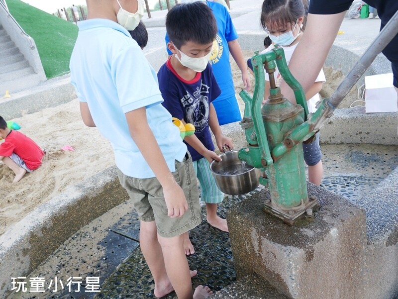 彰化景點｜和美烏溪廊道親子公園，國道3號橋下公園有遮蔭不怕晒｜彰化玩沙