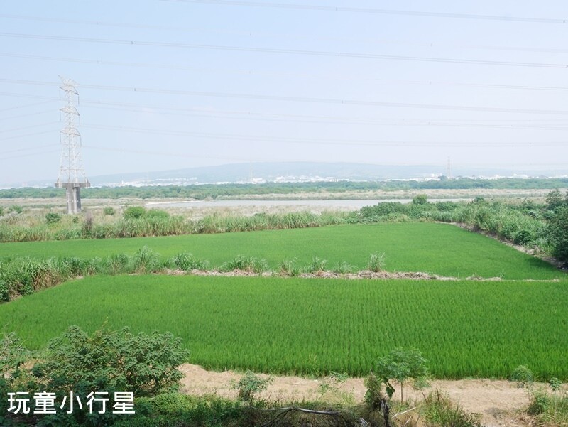 彰化景點｜和美烏溪廊道親子公園，國道3號橋下公園有遮蔭不怕晒｜彰化玩沙