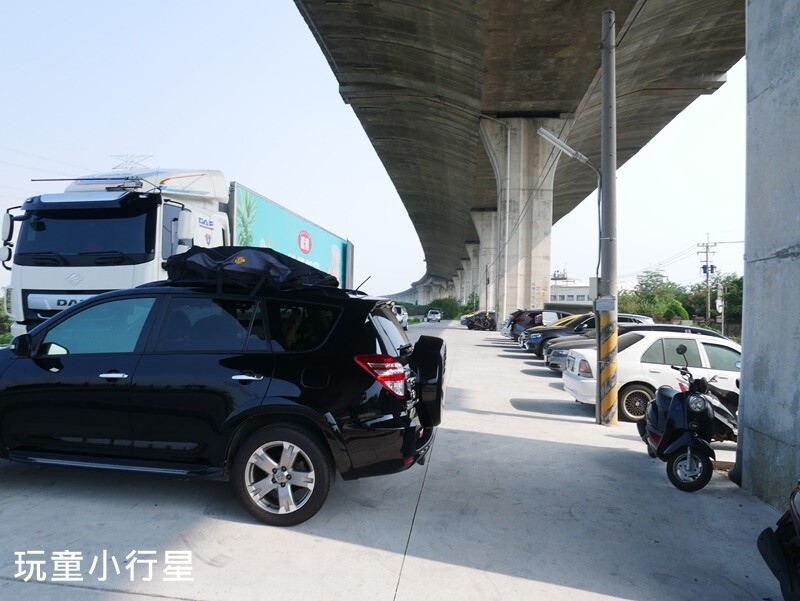 彰化景點｜和美烏溪廊道親子公園，國道3號橋下公園有遮蔭不怕晒｜彰化玩沙
