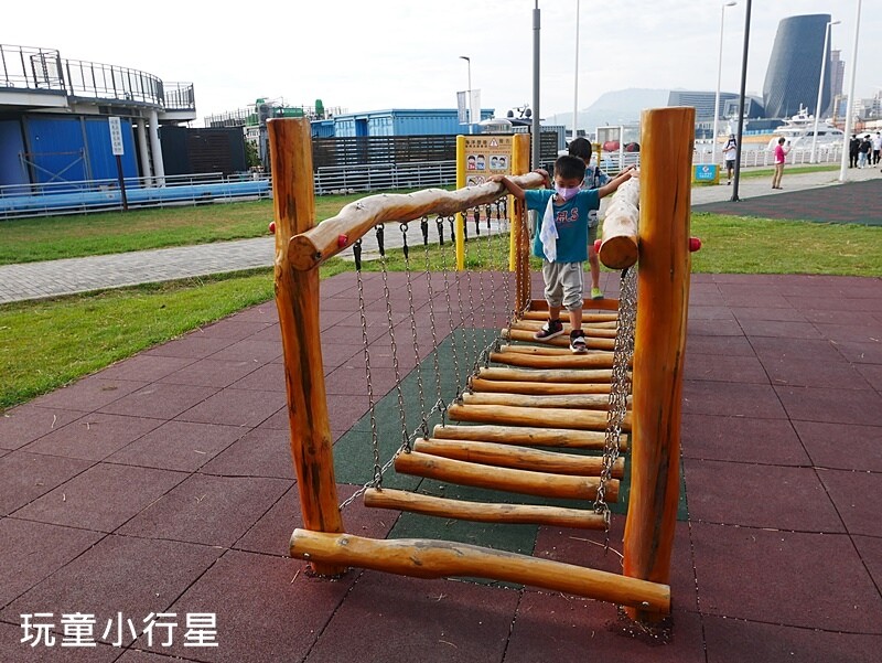 高雄景點｜中油海洋天堂公園，6大主題17項設施，2個公園一起玩｜相鄰高雄展覽館｜高雄玩沙玩水