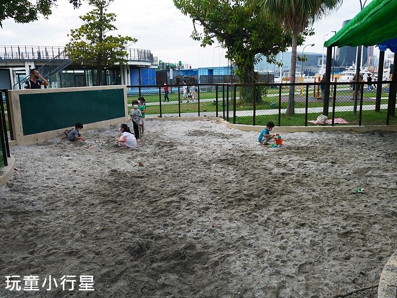 高雄景點｜中油海洋天堂公園，6大主題17項設施，2個公園一起玩｜相鄰高雄展覽館｜高雄玩沙玩水