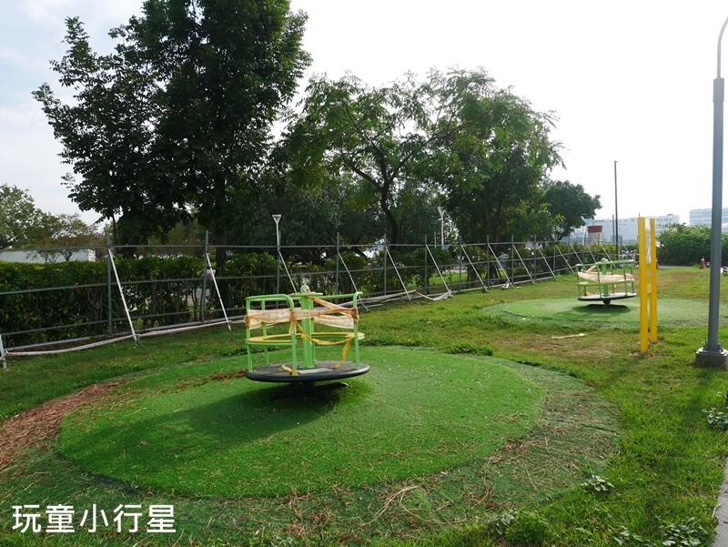 高雄景點｜中油海洋天堂公園，6大主題17項設施，2個公園一起玩｜相鄰高雄展覽館｜高雄玩沙玩水