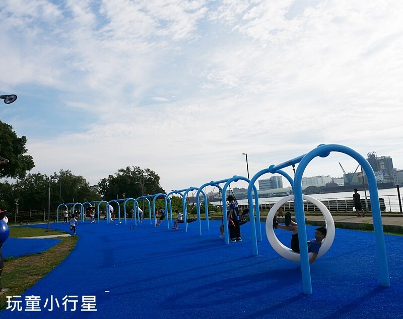 高雄景點｜中油海洋天堂公園，6大主題17項設施，2個公園一起玩｜相鄰高雄展覽館｜高雄玩沙玩水