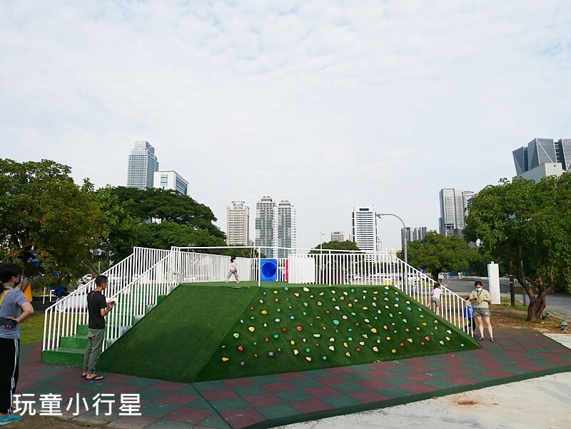 高雄景點｜中油海洋天堂公園，6大主題17項設施，2個公園一起玩｜相鄰高雄展覽館｜高雄玩沙玩水