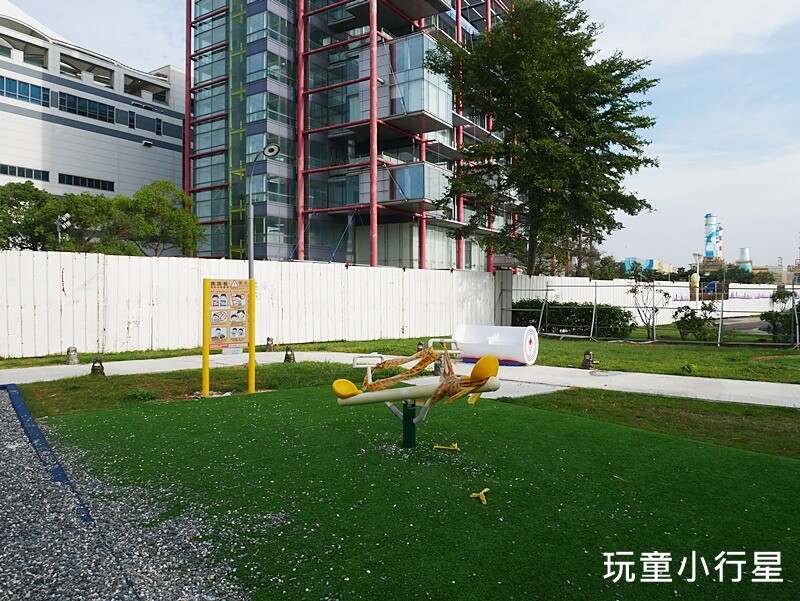 高雄景點｜中油海洋天堂公園，6大主題17項設施，2個公園一起玩｜相鄰高雄展覽館｜高雄玩沙玩水