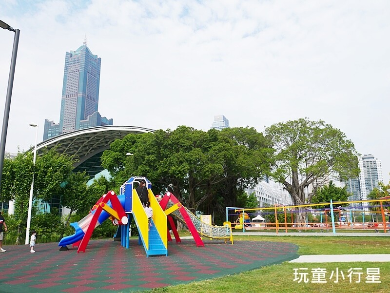 高雄景點｜中油海洋天堂公園，6大主題17項設施，2個公園一起玩｜相鄰高雄展覽館｜高雄玩沙玩水