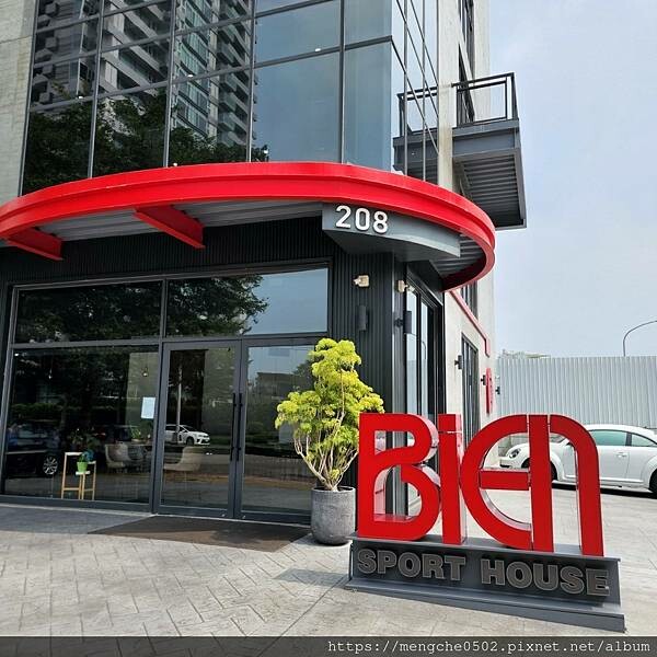 Bsh彼昂運動家-用拿鐵說聲早安，採光最美整齊又乾淨的台中西屯健身房推薦？！