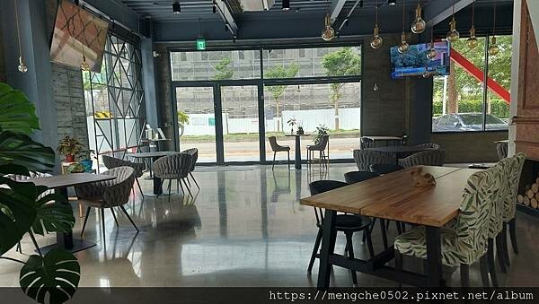 Bsh彼昂運動家-用拿鐵說聲早安，採光最美整齊又乾淨的台中西屯健身房推薦？！