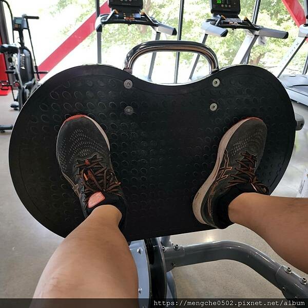 Bsh彼昂運動家-用拿鐵說聲早安，採光最美整齊又乾淨的台中西屯健身房推薦？！