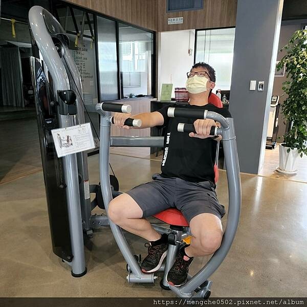 Bsh彼昂運動家-用拿鐵說聲早安，採光最美整齊又乾淨的台中西屯健身房推薦？！