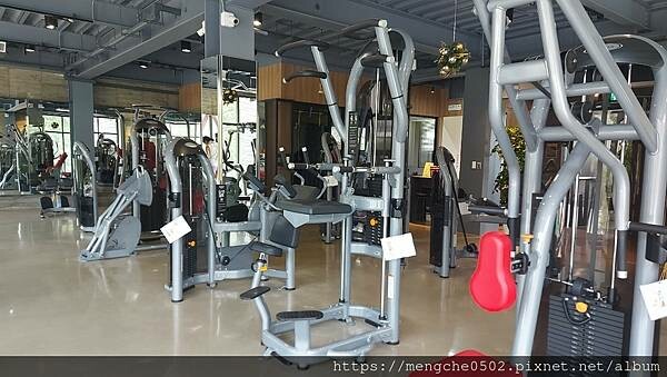 Bsh彼昂運動家-用拿鐵說聲早安，採光最美整齊又乾淨的台中西屯健身房推薦？！