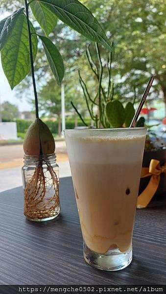 Bsh彼昂運動家-用拿鐵說聲早安，採光最美整齊又乾淨的台中西屯健身房推薦？！