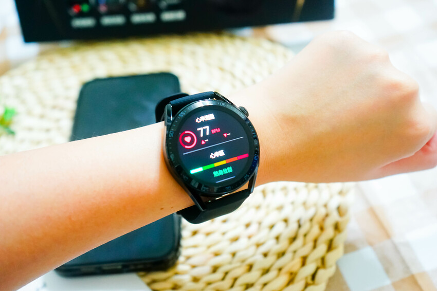 Fateir 菲堤兒【AK智慧手錶】高清觸控螢幕運動手錶，多款錶面可更換，多種運動模式、血氧心跳監測，持久續