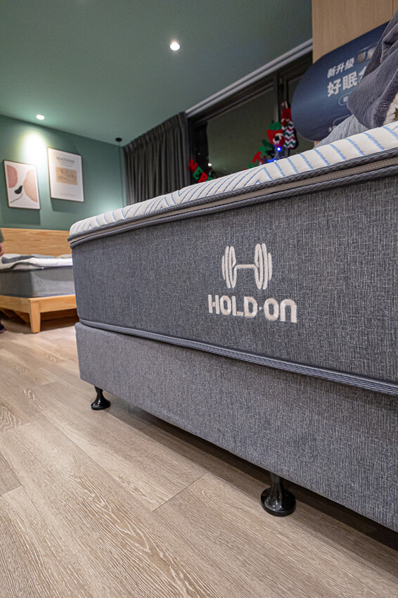 HOLD-ON舉重床古亭門市｜台北中正家具開箱心得｜床墊超舒服試躺完就立刻下單一張經典款的帶回家睡，美觀又舒適物超所值的床墊推薦 - 卡爾茗 C.L.M.