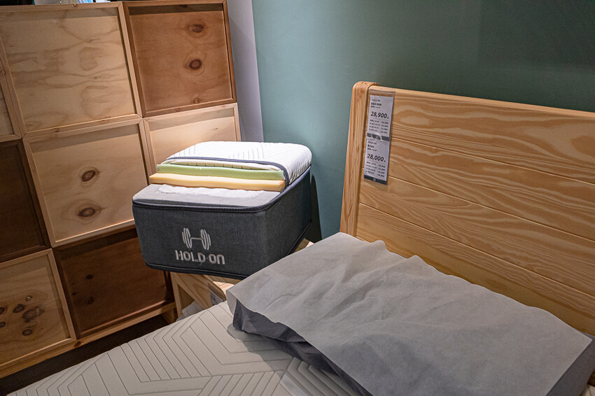 HOLD-ON舉重床古亭門市｜台北中正家具開箱心得｜床墊超舒服試躺完就立刻下單一張經典款的帶回家睡，美觀又舒適物超所值的床墊推薦 - 卡爾茗 C.L.M.