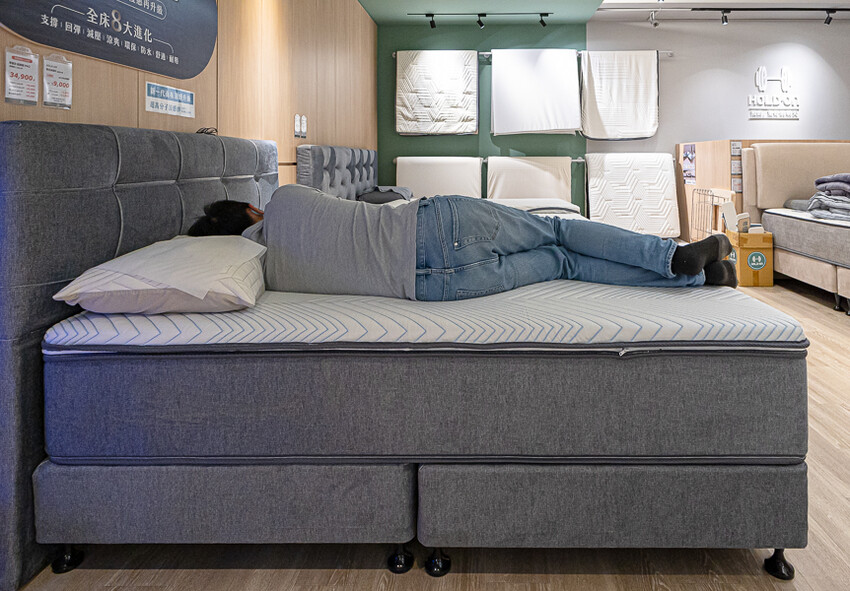 HOLD-ON舉重床古亭門市｜台北中正家具開箱心得｜床墊超舒服試躺完就立刻下單一張經典款的帶回家睡，美觀又舒適物超所值的床墊推薦 - 卡爾茗 C.L.M.