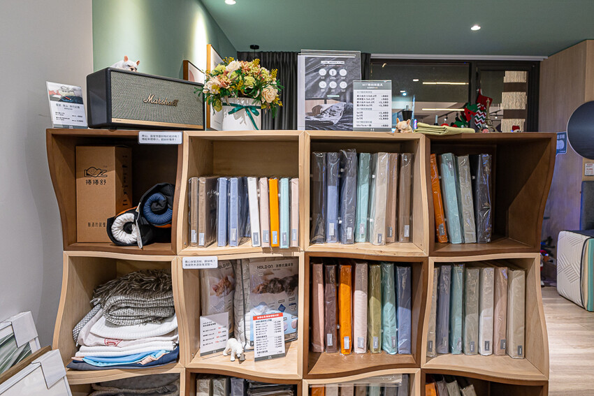 HOLD-ON舉重床古亭門市｜台北中正家具開箱心得｜床墊超舒服試躺完就立刻下單一張經典款的帶回家睡，美觀又舒適物超所值的床墊推薦 - 卡爾茗 C.L.M.