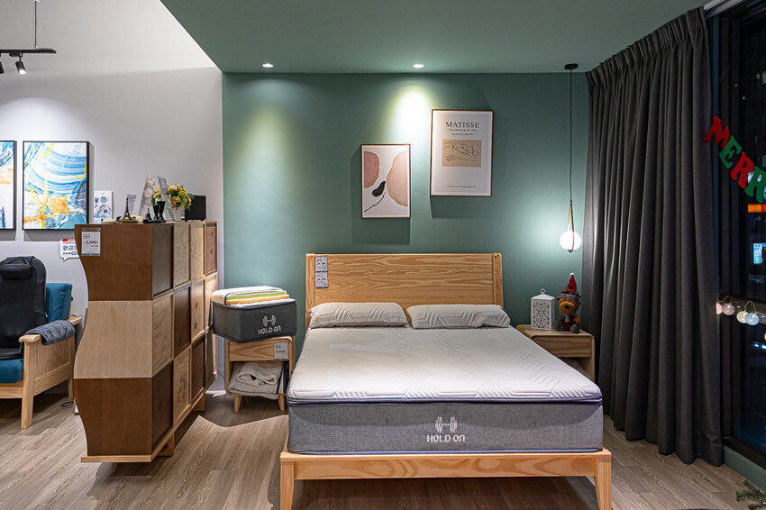 HOLD-ON舉重床古亭門市｜台北中正家具開箱心得｜床墊超舒服試躺完就立刻下單一張經典款的帶回家睡，美觀又舒適物超所值的床墊推薦 - 卡爾茗 C.L.M.