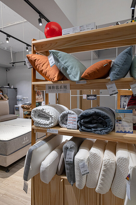 HOLD-ON舉重床古亭門市｜台北中正家具開箱心得｜床墊超舒服試躺完就立刻下單一張經典款的帶回家睡，美觀又舒適物超所值的床墊推薦 - 卡爾茗 C.L.M.