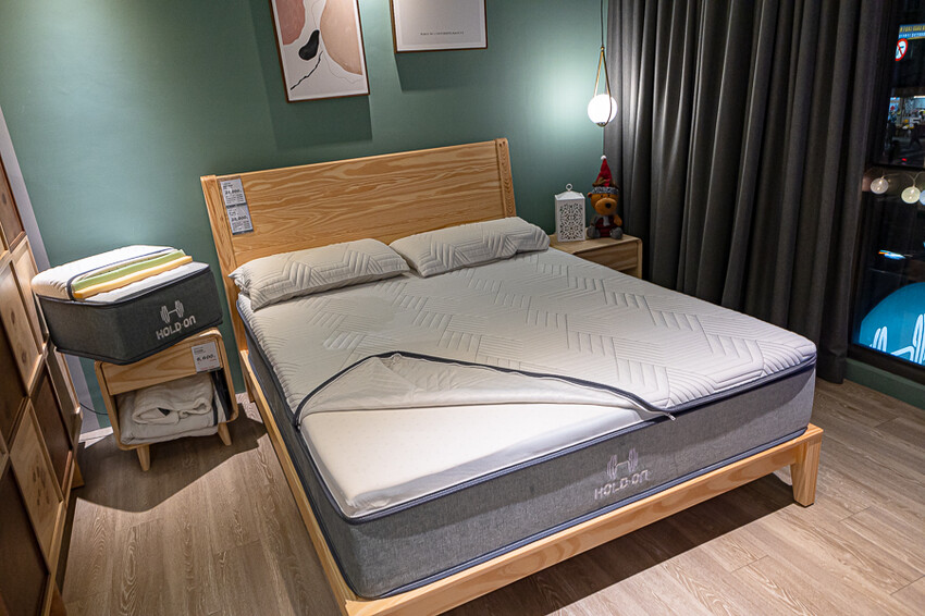 HOLD-ON舉重床古亭門市｜台北中正家具開箱心得｜床墊超舒服試躺完就立刻下單一張經典款的帶回家睡，美觀又舒適物超所值的床墊推薦 - 卡爾茗 C.L.M.