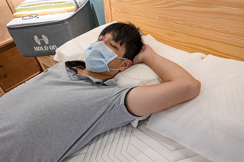 HOLD-ON舉重床古亭門市｜台北中正家具開箱心得｜床墊超舒服試躺完就立刻下單一張經典款的帶回家睡，美觀又舒適物超所值的床墊推薦 - 卡爾茗 C.L.M.