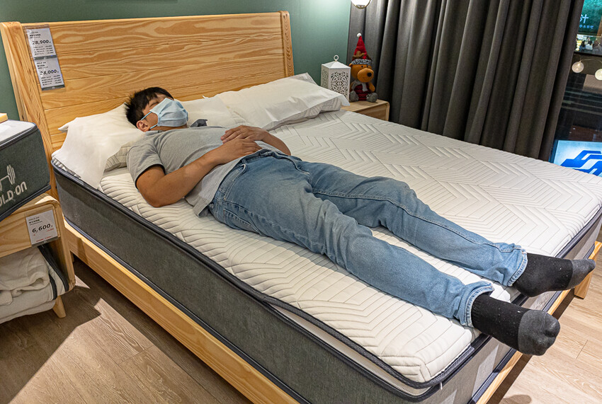 HOLD-ON舉重床古亭門市｜台北中正家具開箱心得｜床墊超舒服試躺完就立刻下單一張經典款的帶回家睡，美觀又舒適物超所值的床墊推薦 - 卡爾茗 C.L.M.