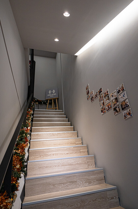 HOLD-ON舉重床古亭門市｜台北中正家具開箱心得｜床墊超舒服試躺完就立刻下單一張經典款的帶回家睡，美觀又舒適物超所值的床墊推薦 - 卡爾茗 C.L.M.