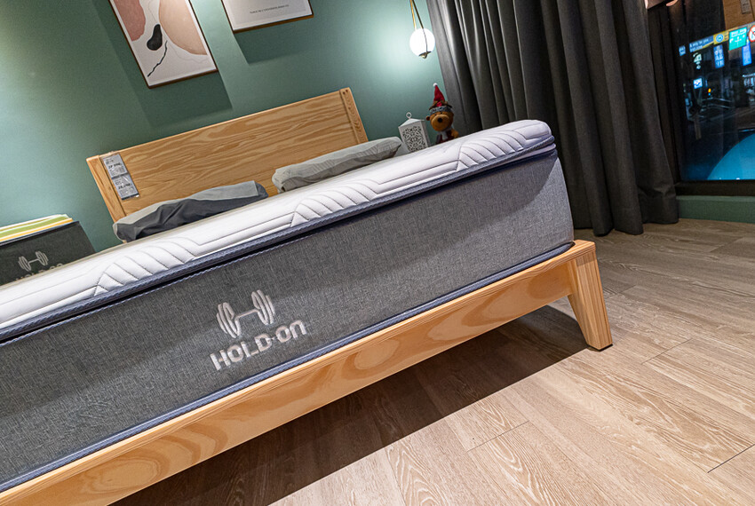 HOLD-ON舉重床古亭門市｜台北中正家具開箱心得｜床墊超舒服試躺完就立刻下單一張經典款的帶回家睡，美觀又舒適物超所值的床墊推薦 - 卡爾茗 C.L.M.