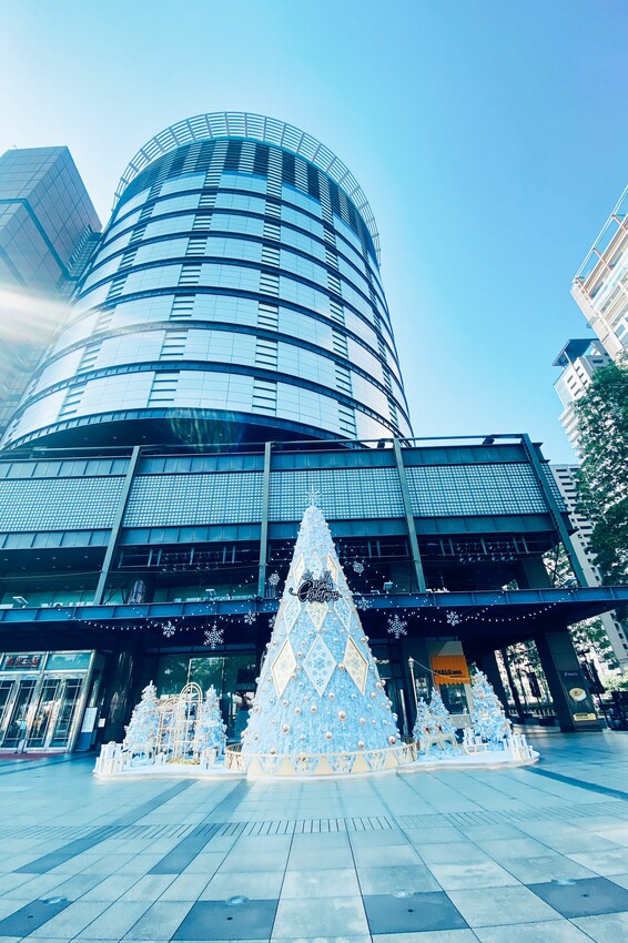 2022台中新光三越獨家魔幻森林金燦耶誕城｜10米高超奢華耶誕樹｜彷彿置身北歐冰雪場景｜夢幻場景隨手一拍秒出大片！ - 萍姐愛分享