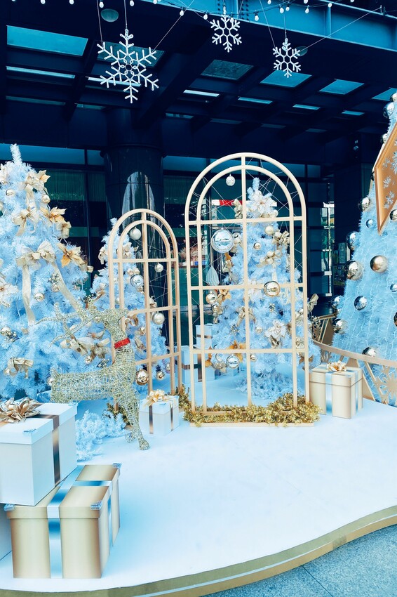 2022台中新光三越獨家魔幻森林金燦耶誕城｜10米高超奢華耶誕樹｜彷彿置身北歐冰雪場景｜夢幻場景隨手一拍秒出大片！ - 萍姐愛分享